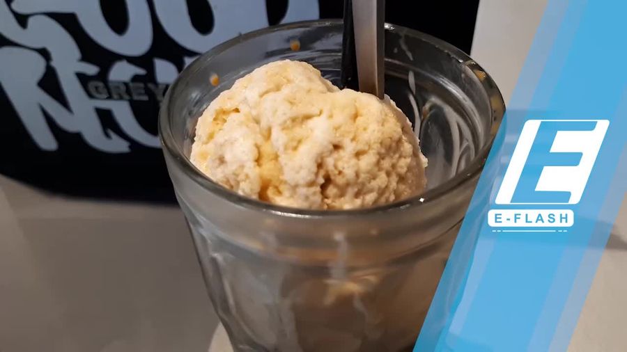 Segarnya Thai Tea Granita di Greyhound Cafe