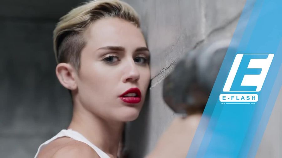 Miley Cyrus Nyanyikan The Climb, Penggemar Heboh