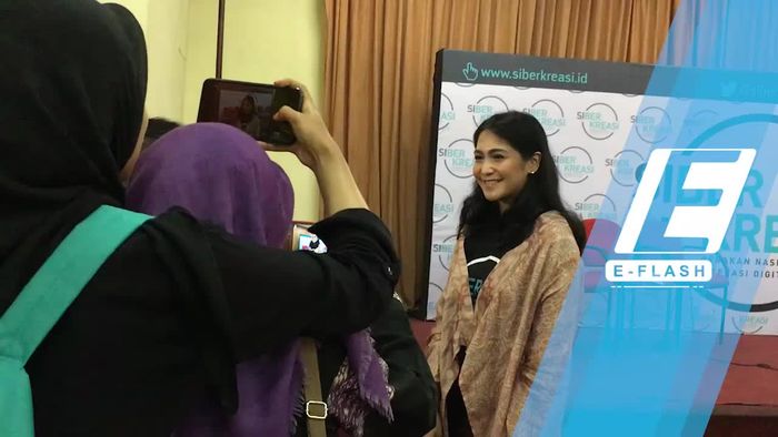 Selamat Hari Batik Nasional! Ini Batik Favorit Para Artis