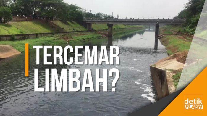 Air di Kanal Banjir Timur Berubah Warna, Tercemar Limbah?