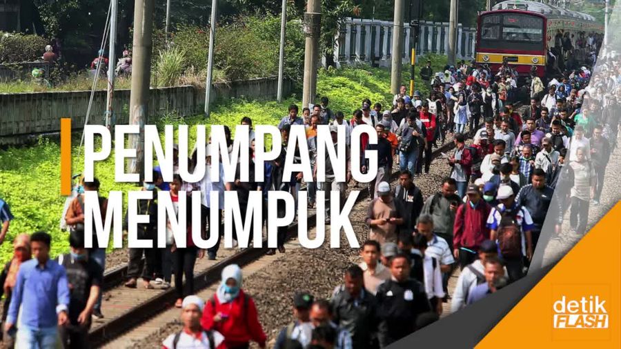 Dampak KRL Anjlok, Stasiun Jatinegara Semrawut