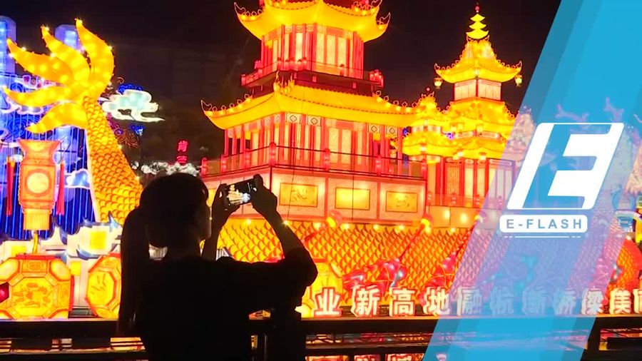 Indahnya Pertunjukan Lampu di Zhejiang, China