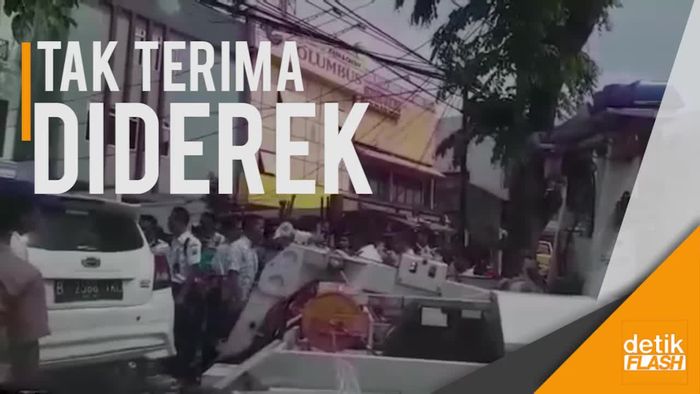 Ricuh! Petugas Dishub Dikeroyok Saat Razia Parkir Liar