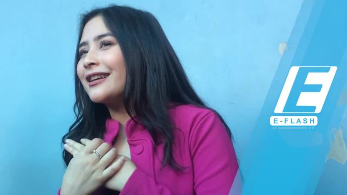 Kuliah, Prilly Suka Dimintai Foto Bareng Teman Kampusnya