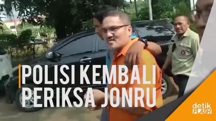 Dari Ruang Tahanan, Ini Momen Jonru Digiring Polisi untuk Diperiksa
