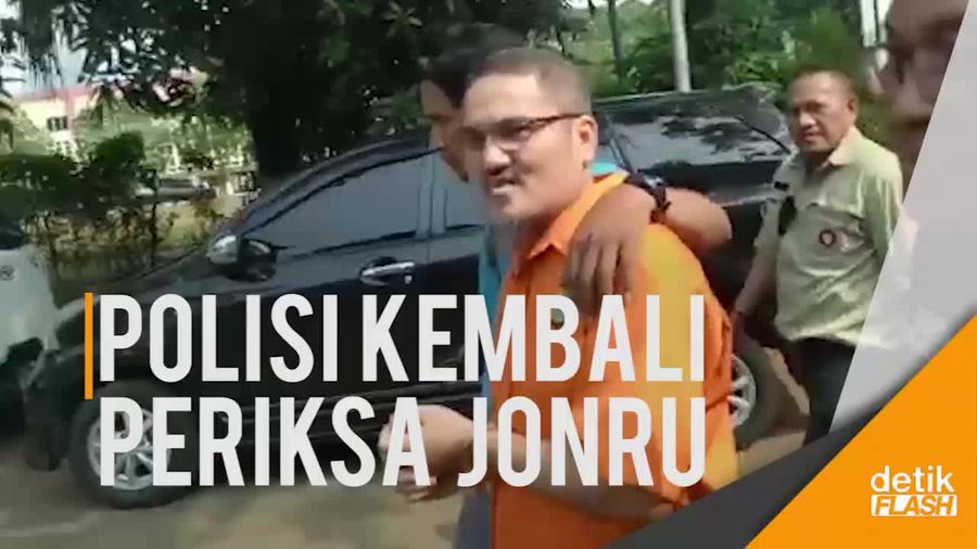 Dari Ruang Tahanan, Ini Momen Jonru Digiring Polisi untuk Diperiksa
