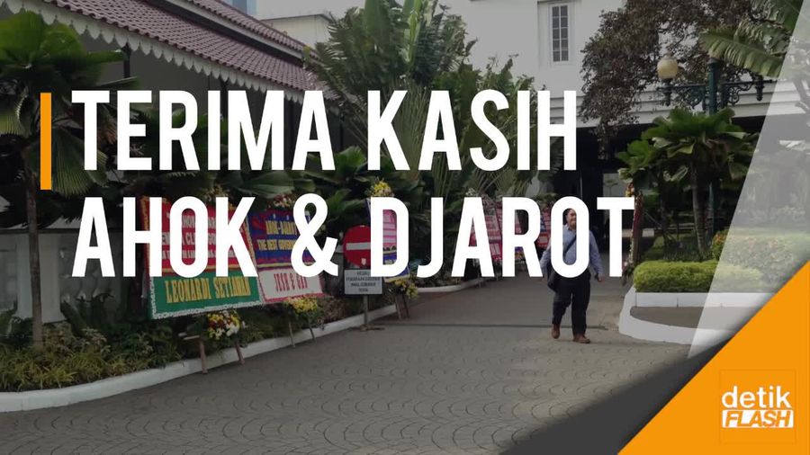 Menjelang Lengser, Karangan Bunga Mulai Menghiasi Balai Kota