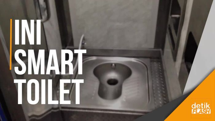 Bukan Toilet Biasa di Halte TransJakarta