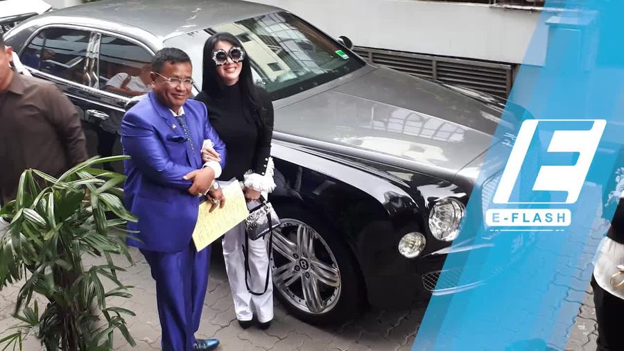 Syahrini Gandeng Hotman Paris Sebagai Kuasa Hukum