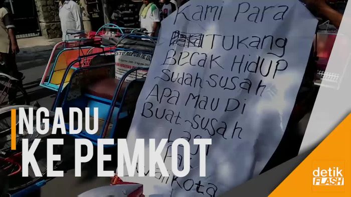 Kalah Bersaing dengan Ojek Online, Tukang Becak di Kediri Demo