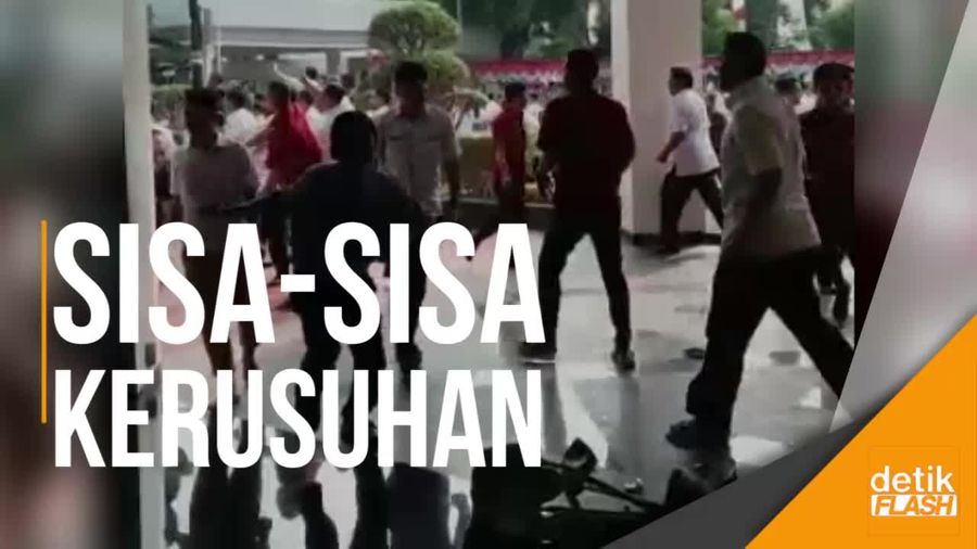 Ricuh! Kantor Kemendagri Diamuk Massa