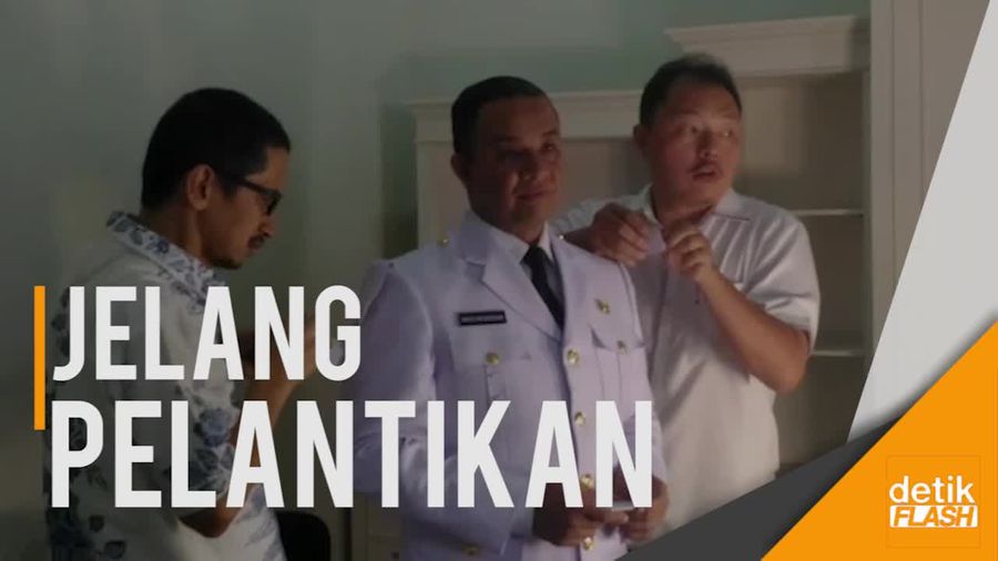 Gaya Anies saat Fitting Baju Gubernur DKI