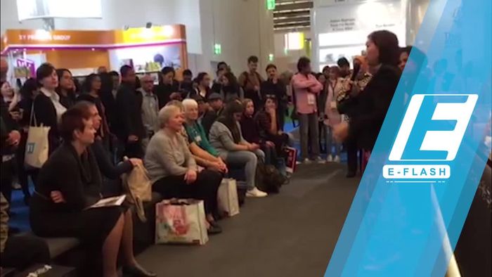 Pengunjung dari Jerman Antusias Mencicipi Nasi Kuning