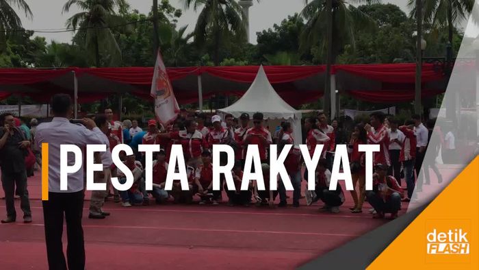 Ramai di Balai Kota, Warga Mulai Padati Acara Syukuran Anies-Sandi