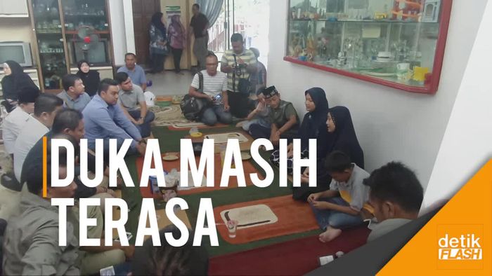 Pelayat Terus Datang ke Rumah Duka Choirul Huda