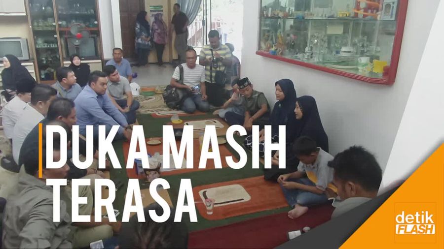 Pelayat Terus Datang ke Rumah Duka Choirul Huda