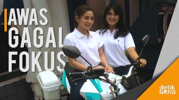 Aksi Cewek-cewek di Pameran PLN yang Bisa Bikin Kamu Kesetrum