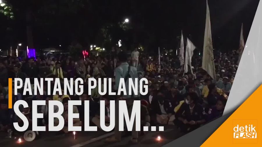 Ogah Pulang, Massa Aksi Gelar Selawatan