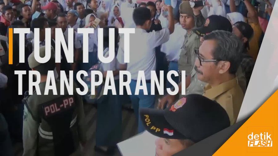 Pelajar SMA 6 Kota Kediri Demo Turunkan SPP  