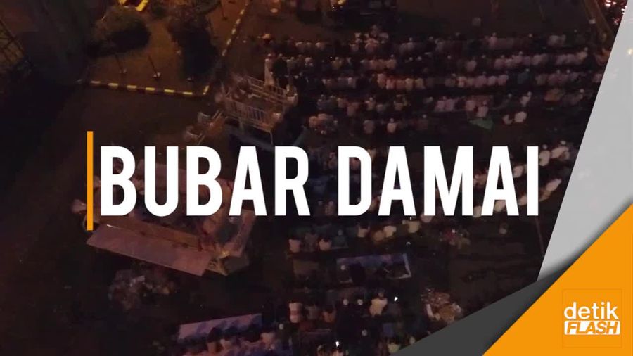 Usai Salat Magrib Berjemaah, Massa Aksi Bubarkan Diri