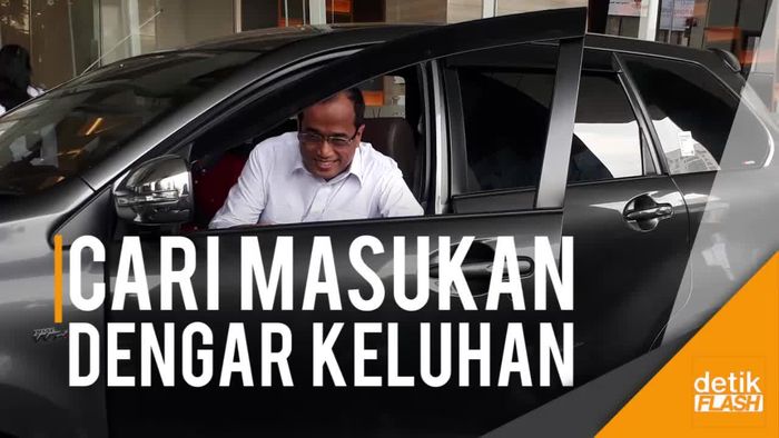 Gaya Blusukan Menhub Naik Taksi Online