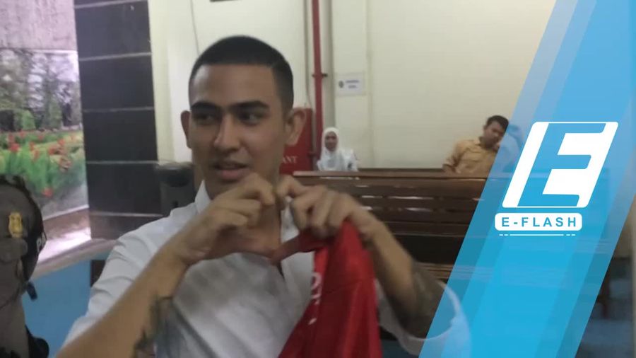 Tanda Cinta Axel Matthew Sebelum Sidang Putusan 