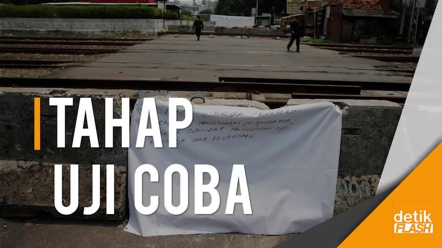Perlintasan KA di Jalan Angkasa Raya Kemayoran Ditutup