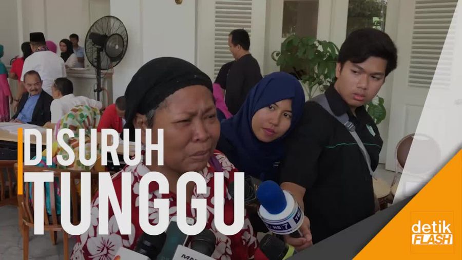 Sambil Menangis, Ibu Ini Minta Rusun ke Anies-Sandi