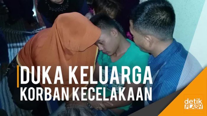 Isak Tangis Sambut Datangnya Jenazah Korban Kecelakaan di Malaysia