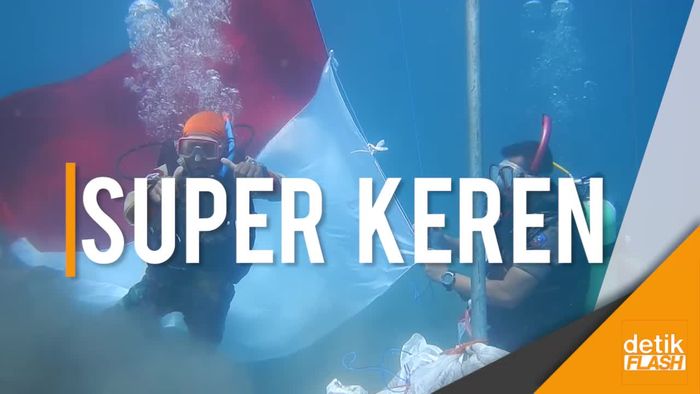 Saat Merah Putih Berkibar di Dasar Laut