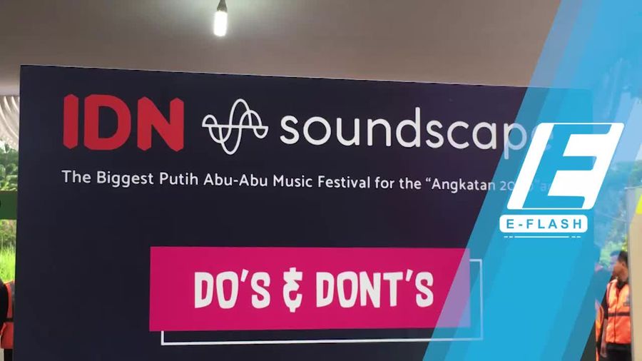 Nostalgia! Penonton Pakai Kostum SMA di IDN Soundscape 2017