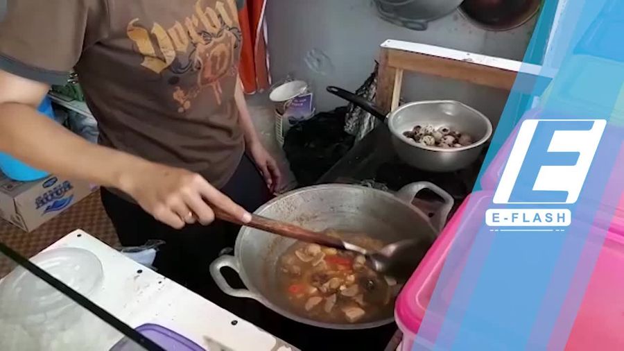 Makan Seblak Gratis di Sini Khusus yang Ultah di Hari Jumat!