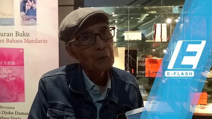 Usia Senja Bukan Halangan Sapardi Djoko Terus Berkarya