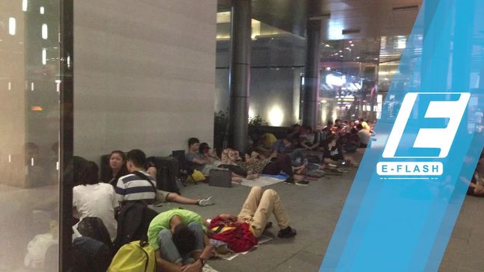 Jelang Peluncuran iPhone X, Fanboy di Singapura Tidur di Jalanan