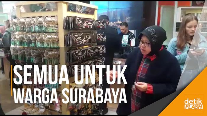 Kala Risma Borong Oleh-oleh dari Amerika untuk Warga Surabaya