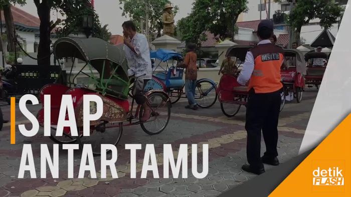 Pengayuh Becak Pengantar Tamu Kahiyang Dapat Seragam Batik