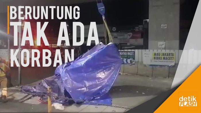 Beton MRT Jatuh di Jalan Wijaya Jakarta Selatan