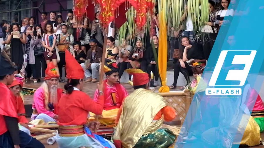 Aksi Debus dari Komunitas Bissu Buka Jakarta Biennale 2017