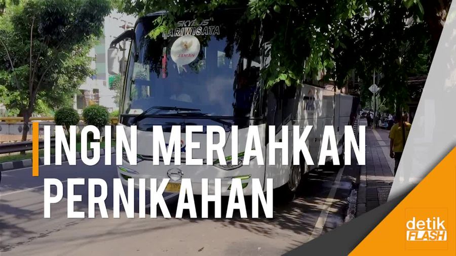 250 Relawan Naik Bus Hadiri Pernikahan Kahiyang dan Bobby 