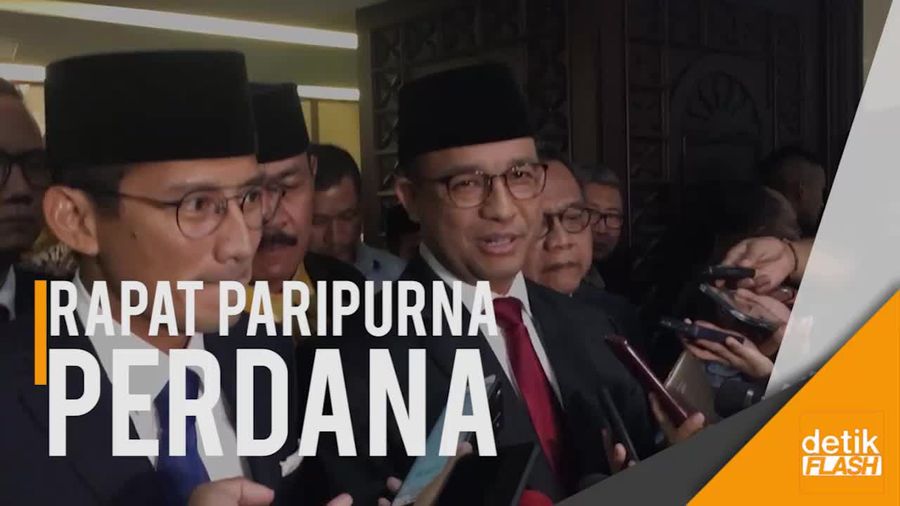 Rapat Paripurna Perdana, Sandi: Cocok Nggak Kita Pakai Jas?