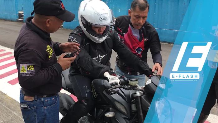 Nikita Mirzani Jatuh Saat Mengendarai Moge di Sirkuit