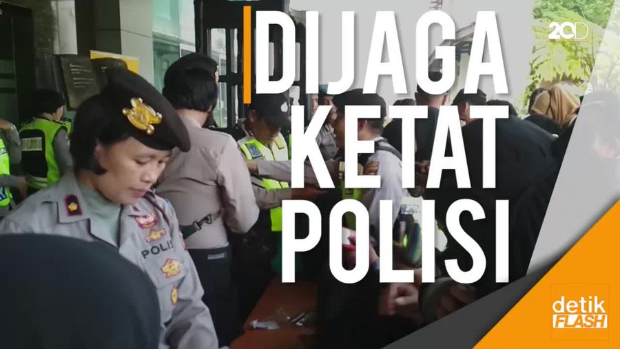 Riuhnya Massa di Sidang Vonis Buni Yani