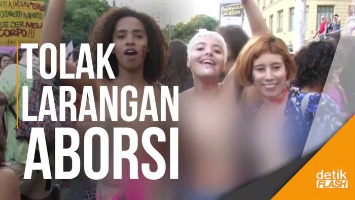 Telanjang Dada, Perempuan Brasil Demo Tuntut Kebijakan Larangan Aborsi