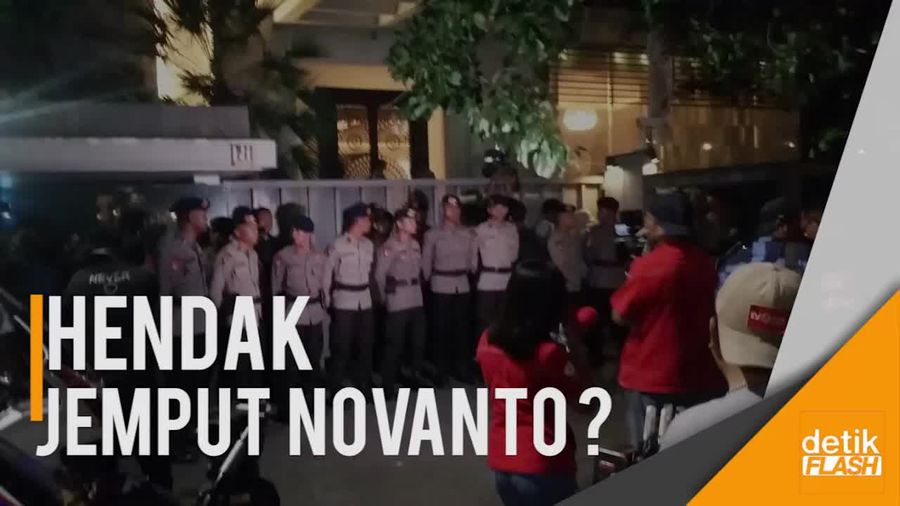 Dikawal Polisi, Sejumlah Pria Datangi Kediaman Novanto