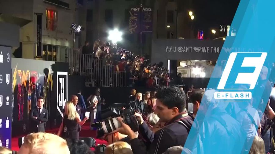 Cantiknya Wonder Woman di Red Carpet Premiere Justice League