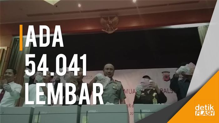 Polda Jabar dan BI Musnahkan Puluhan Ribu Lembar Uang Palsu