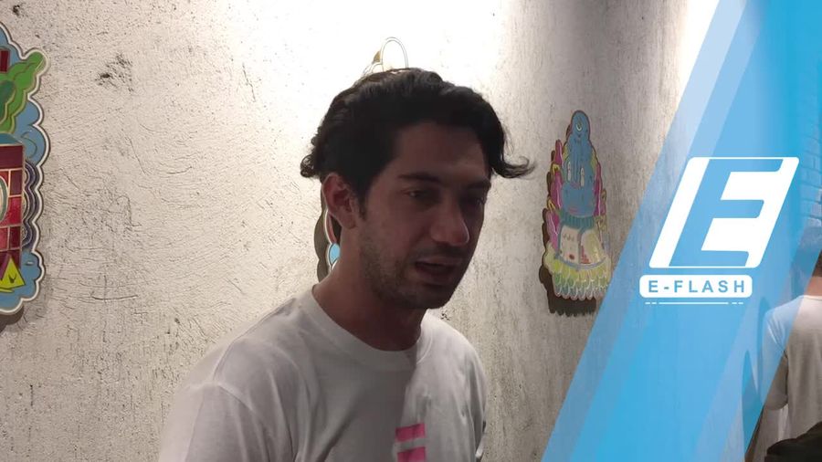 Reza Rahadian Habiskan Liburan Bersama Keluarga