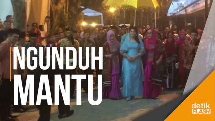 Meriahnya Resepsi Adat Kahiyang-Bobby di Medan