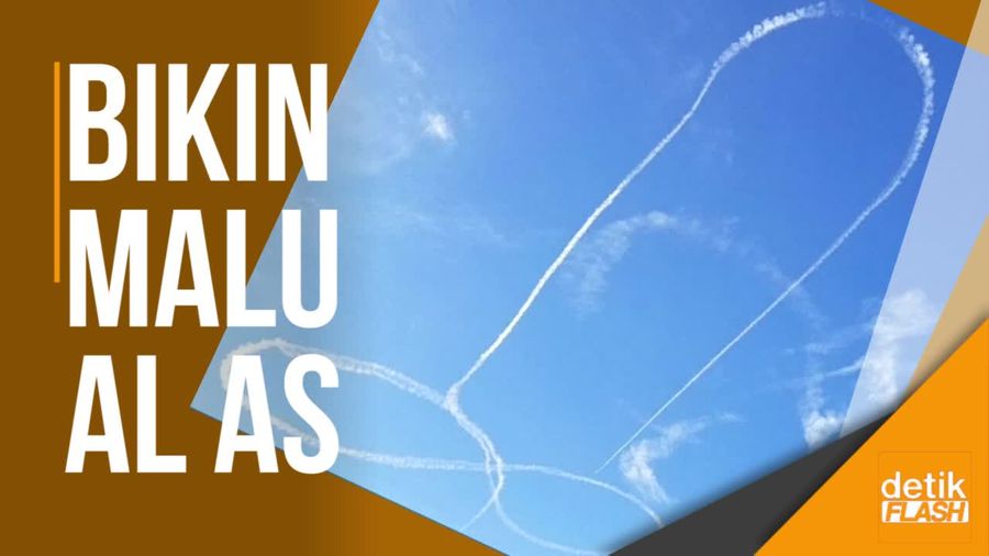 Manuver Pilot Jet Menggambar Alat Kelamin di Udara