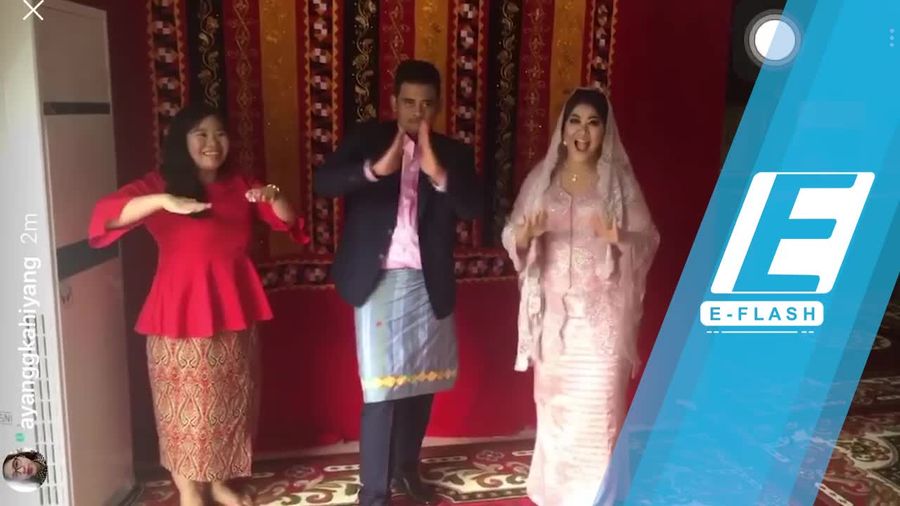 Happy Banget! Gaya Kahiyang Ayu Usai Diberi Gelar Siregar